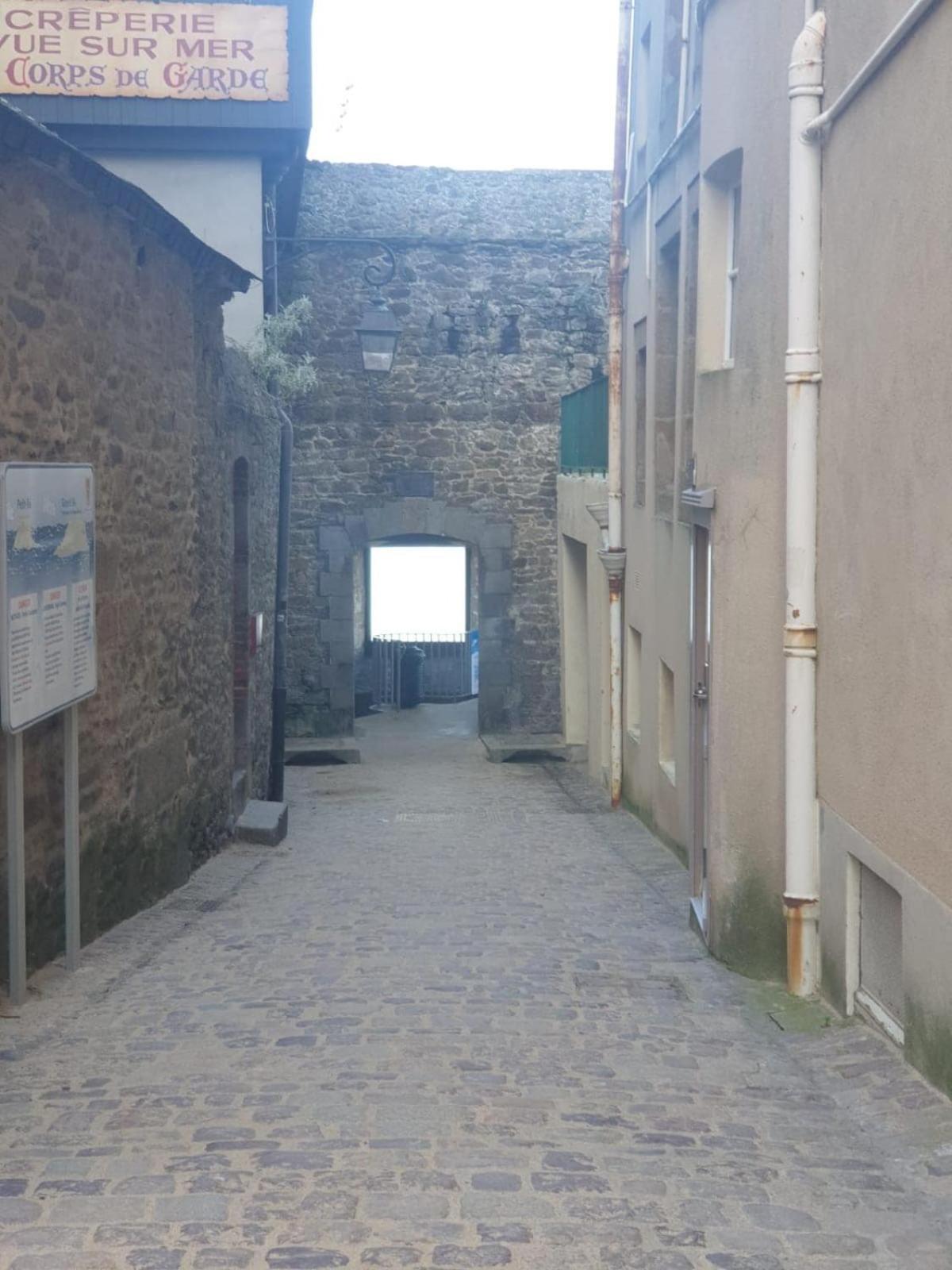 Appartement Porte Des Bes T2 Dans Intra-muros A 10 M *